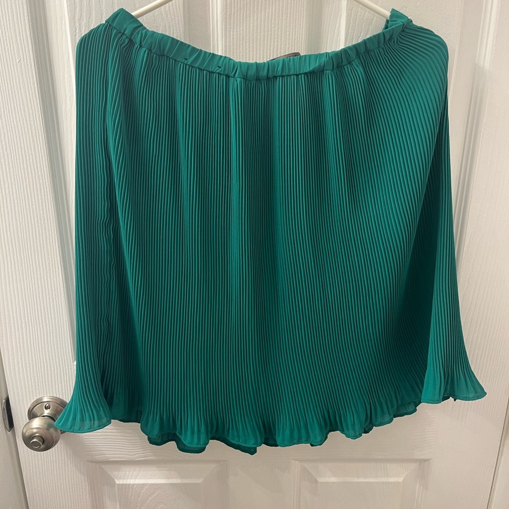 Banana Republic Green pleated skirt - Picture 3 of 3